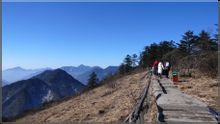紅石尖附近遠(yuǎn)眺西嶺雪山主峰“廟基嶺” 紅石尖附近遠(yuǎn)眺西嶺雪山主峰“廟基嶺”
